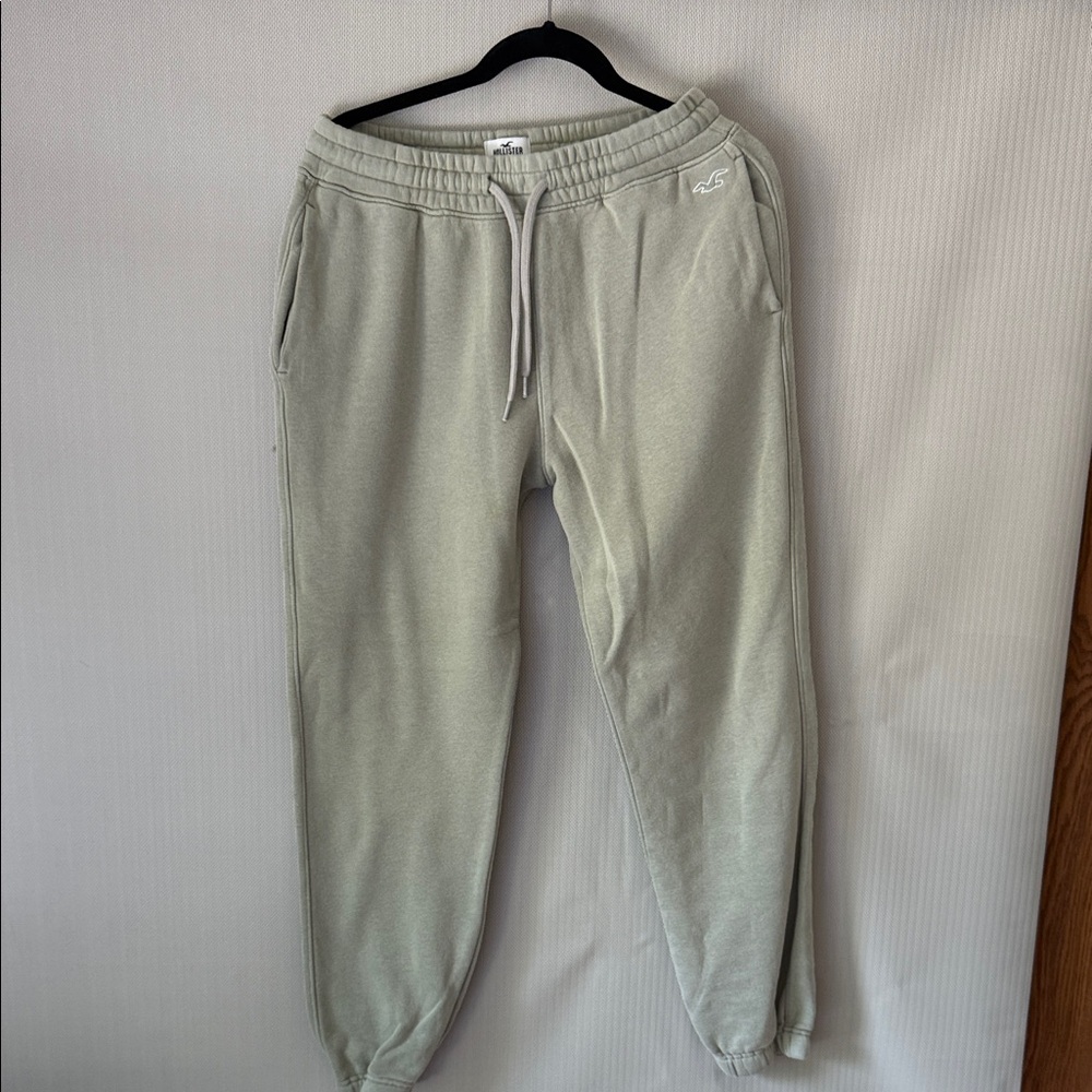 Hollister Men's Light Gray Sweatpants with Logo